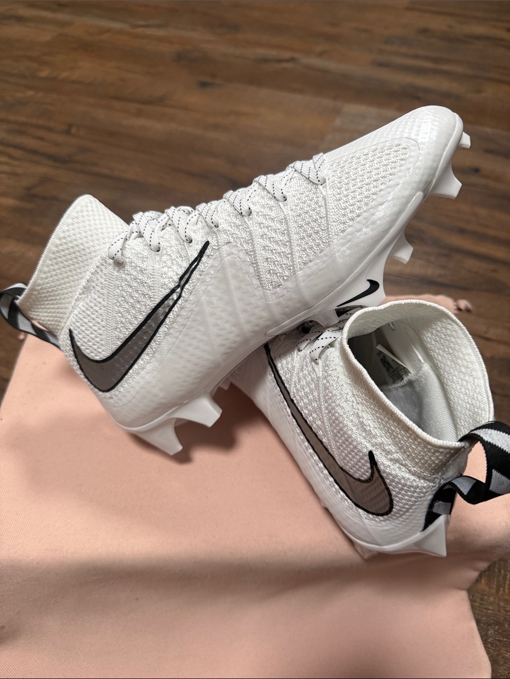 Nike Men's Vapor Edge 360 Untouchable Mid Football Cleats